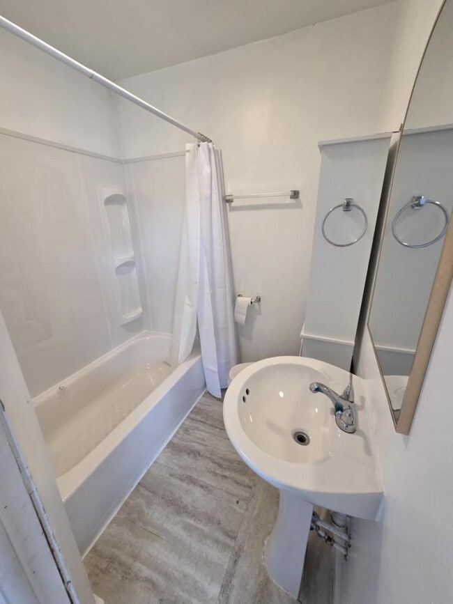 Building Photo - 7339 Manns Dr