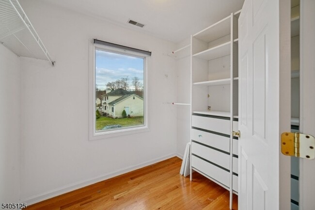 Building Photo - 17 Grove St