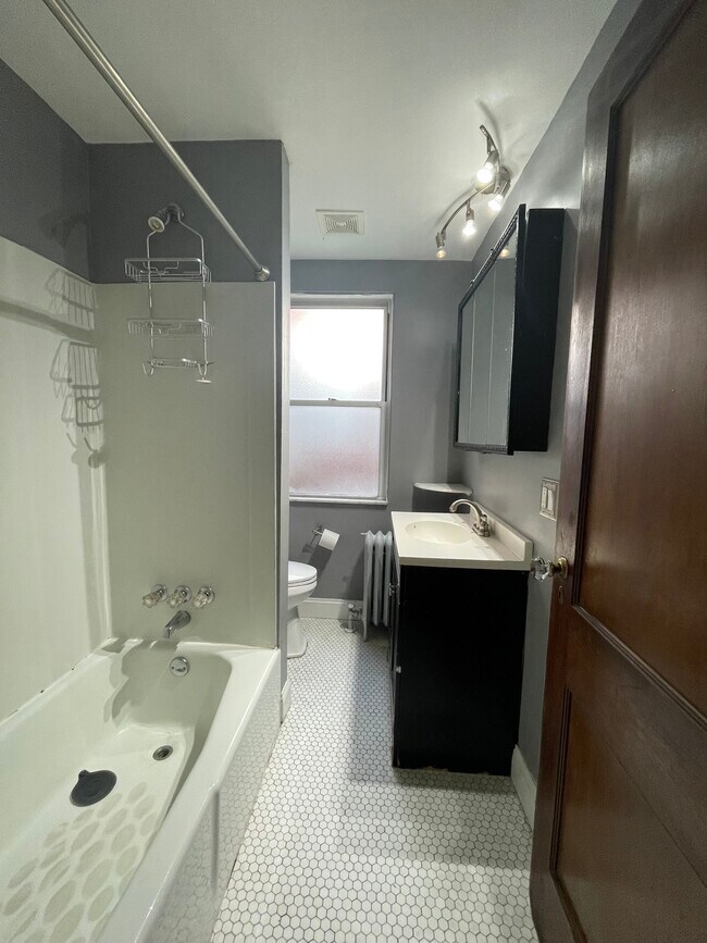 Building Photo - Mattern