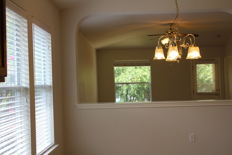 Dining room - 5605 Bentsen Ln
