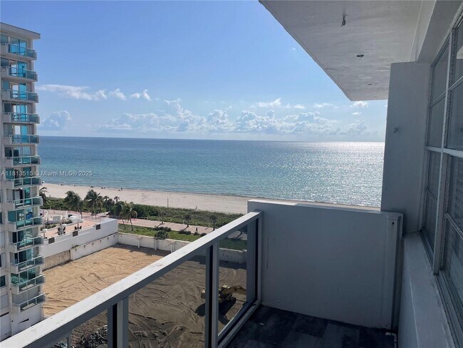 Building Photo - 5313 Collins Ave