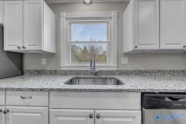 Building Photo - 117 Mandy Dr