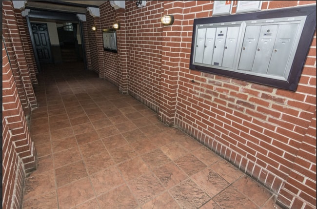 Building Photo - 1 bedroom in Chicago IL 60619