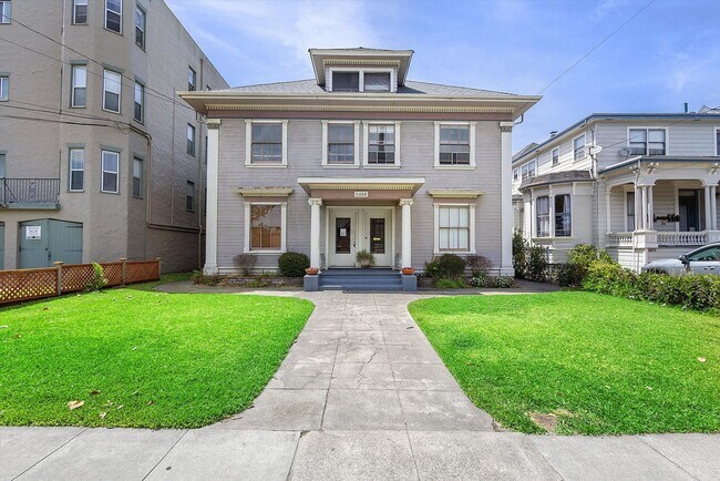 Building Photo - 1429 Grand St