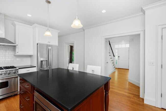 Building Photo - 14 Brattle Ln