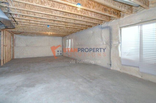 Building Photo - 2697 N Snowberry Dr
