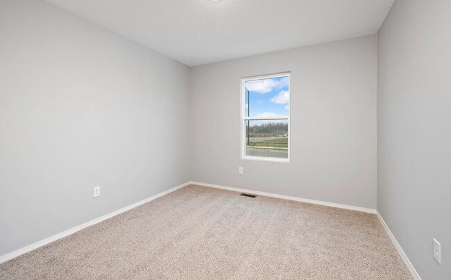 Building Photo - Beautiful 3 Bedroom Home with a fully fenc...