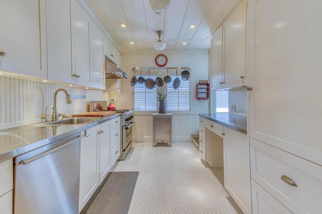 Very functional galley kitchen - 308 14th St