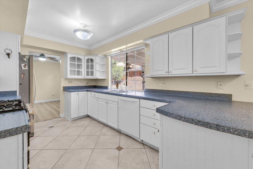 Building Photo - 175 Masters Ave