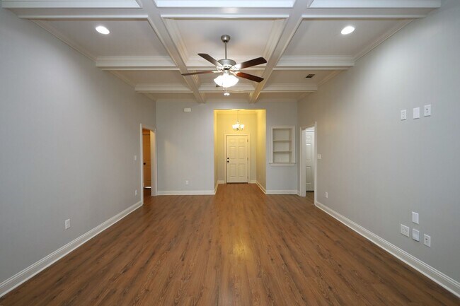 Building Photo - 3844 Coventry Dr