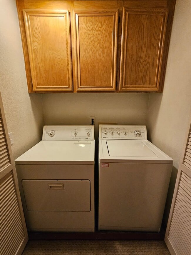 Building Photo - Gated Community~$2,595~ 2 Bed/2.5 Bath End Unit Townhome.