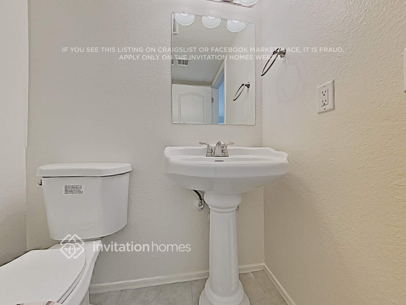 Building Photo - 605 E Devon Dr