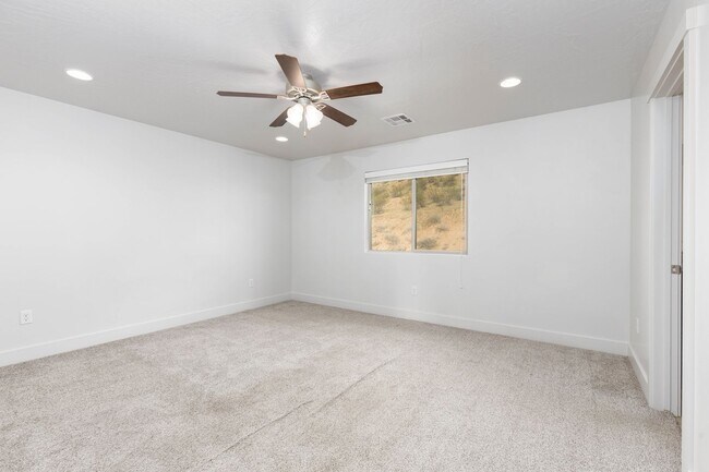 Building Photo - 3 bed / 2.5 bath / 2-car with washer/dryer/fridge 2019 built END UNIT!