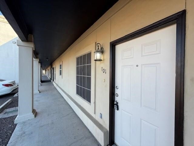 Building Photo - 710 Alta Vista Dr