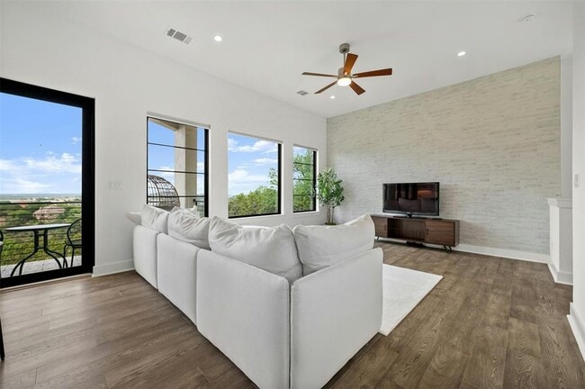 Building Photo - 223 Honey Creek Ct