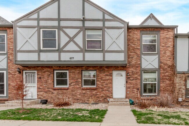 Primary Photo - Lovely Three bed / Two bath for rent