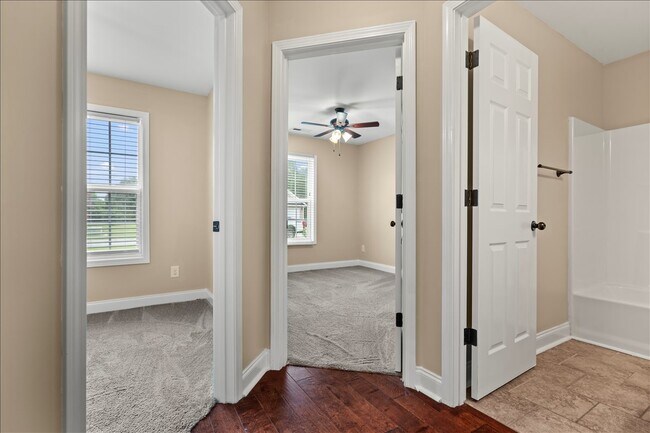 Building Photo - 3011 Thornberry Dr