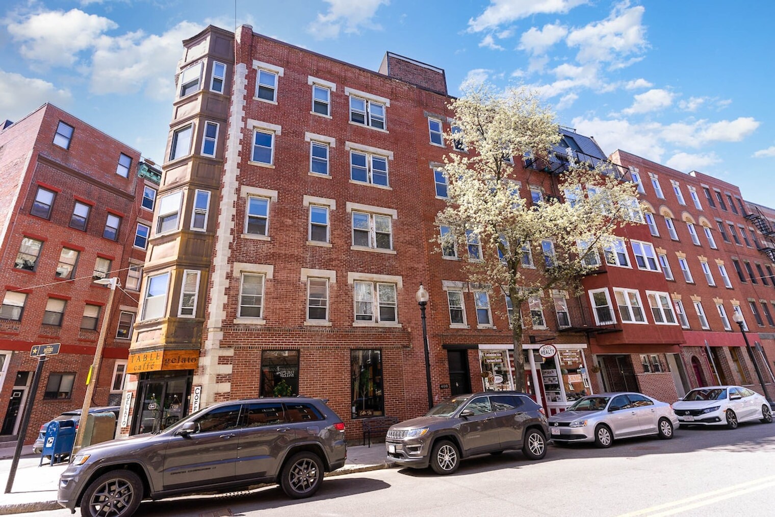 Building Photo - 476498-498 Hanover St Exd