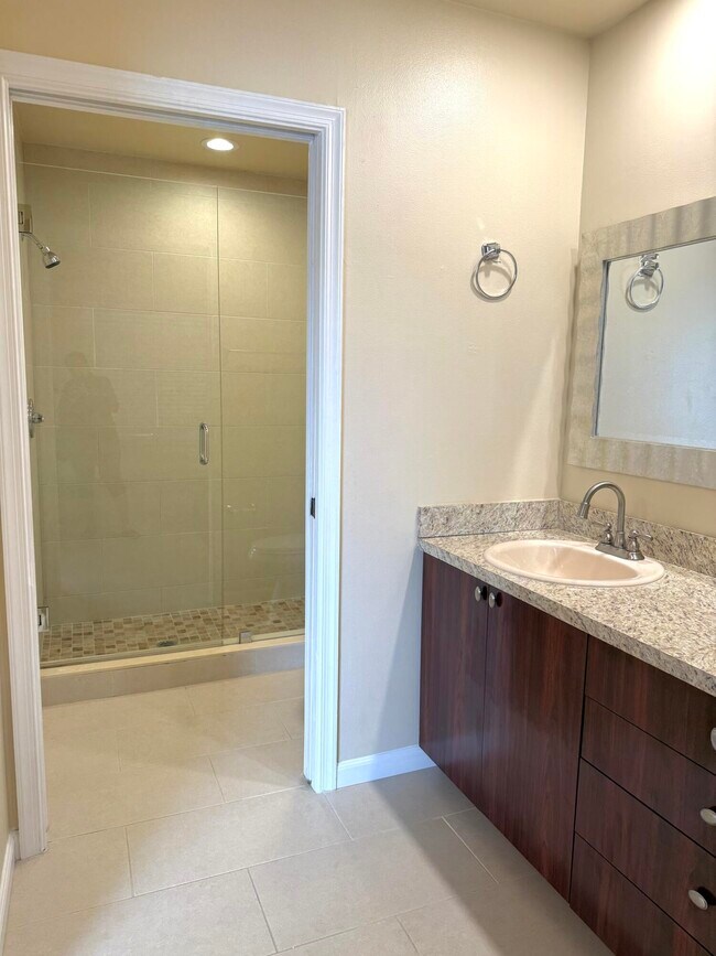 Building Photo - 18292 Clear Brook Cir