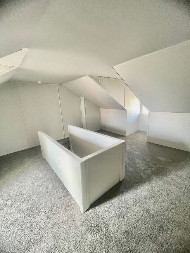 Building Photo - 2 Bed 1 Bath- Pittsburgh Pa