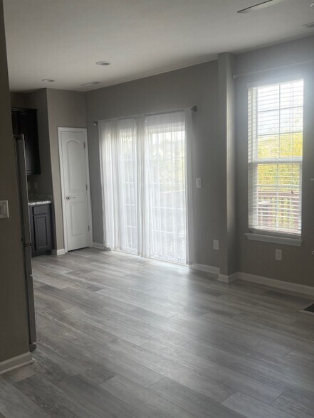 Building Photo - 9630 Rolling Plain Dr