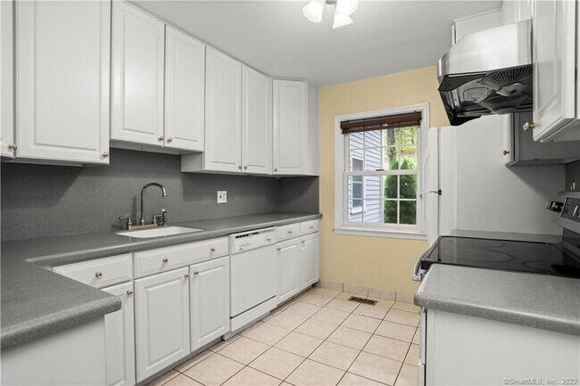 Building Photo - 60 Greenwich Hills Dr