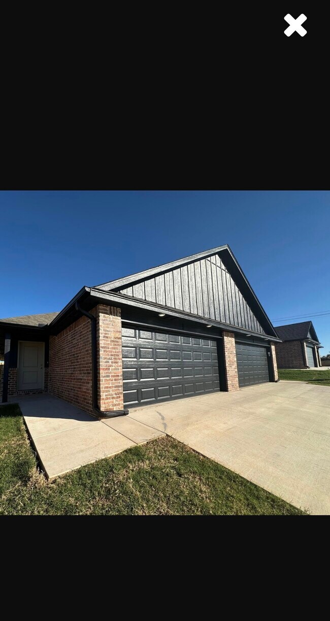 Primary Photo - 11518 University Dr