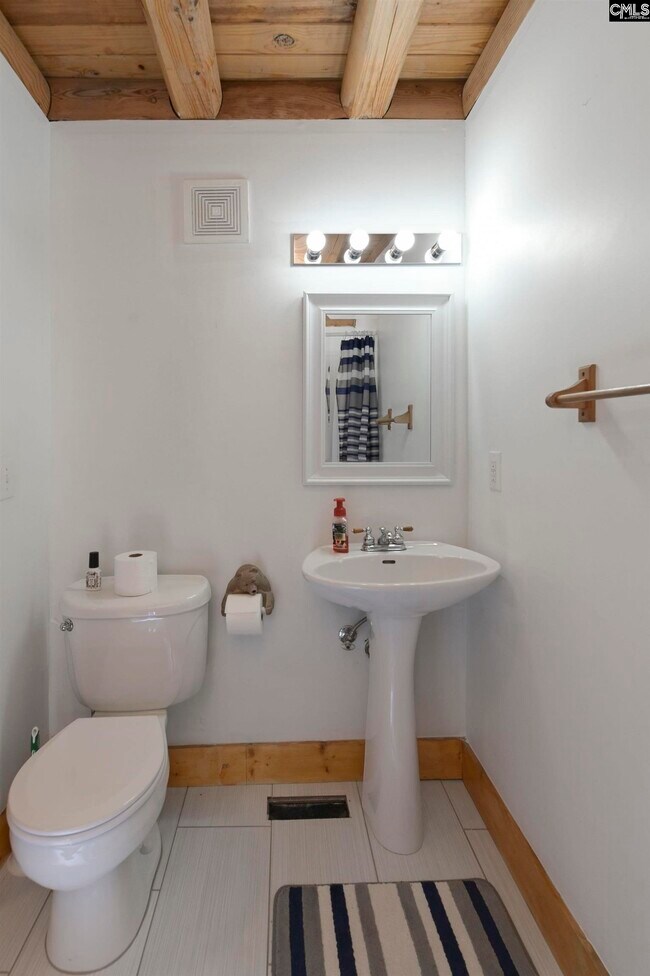 Building Photo - 150 Laura Ln