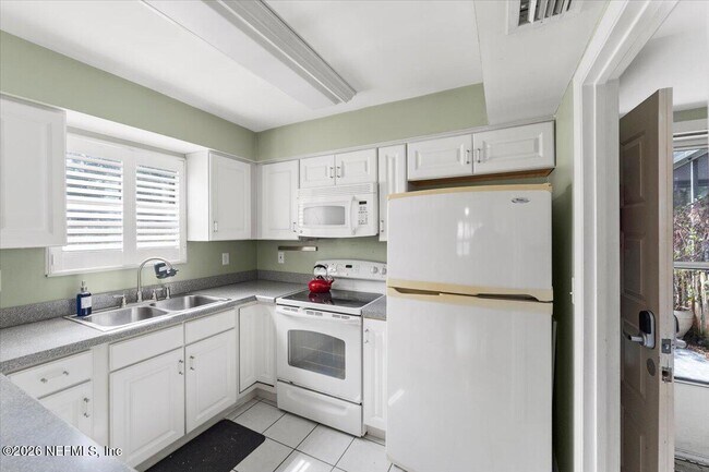 Building Photo - 105 Rio Del Mar St