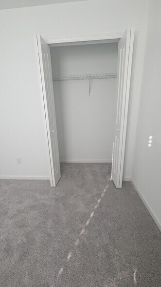 Building Photo - 559 Holly Lakes Dr