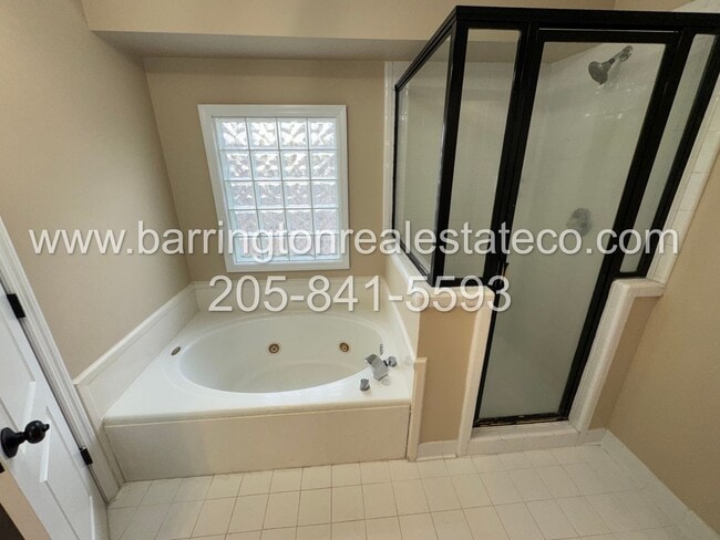 Building Photo - Hoover