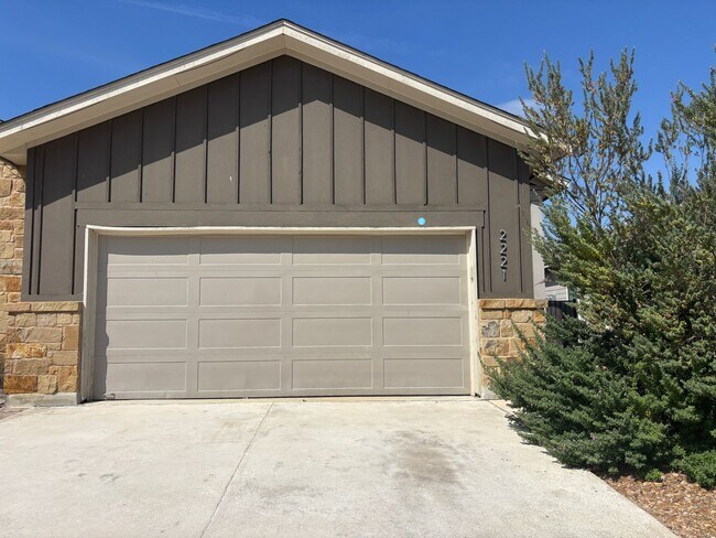 Primary Photo - Luxury 3 Bed-2 Bath Duplex in NBTX!