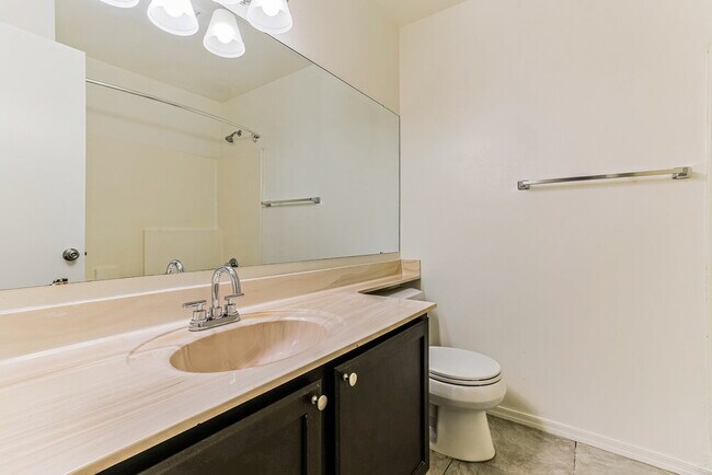 Building Photo - 8746 W McLellan Rd