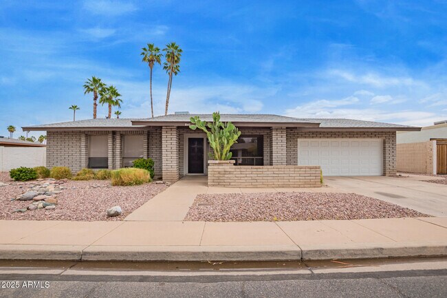 Primary Photo - 1840 W Navarro Ave