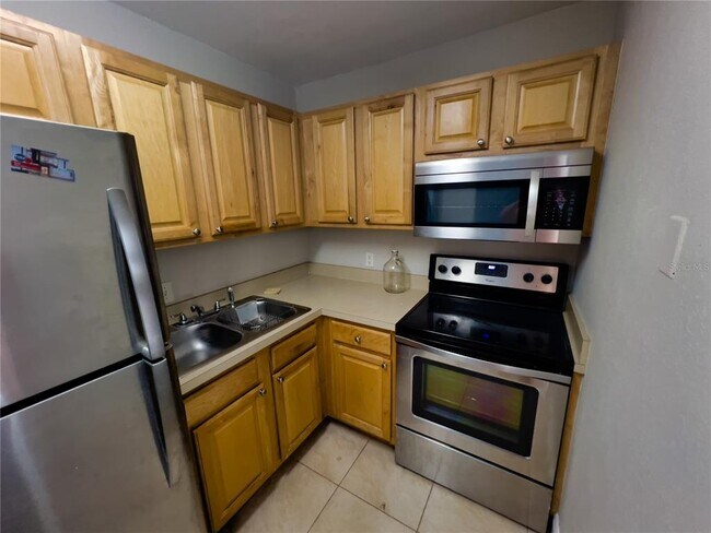 Building Photo - 13824 Orange Sunset Dr