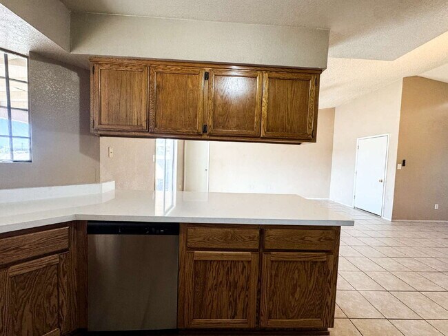 Building Photo - "Newly Renovated 4-Bedroom, 2 Bathroom Home in Yuma!"