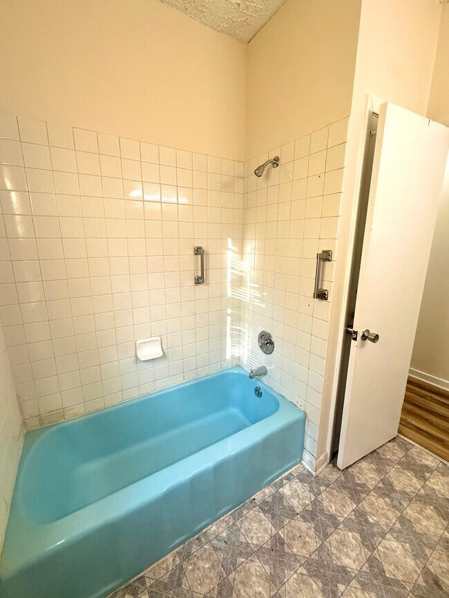 Building Photo - 913 F St