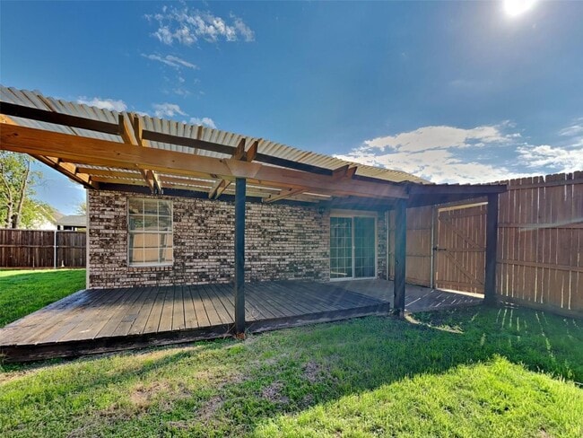 Building Photo - 3 BR/2BA | Renovated Single Family Home | 2-Car Garage |Private backyard