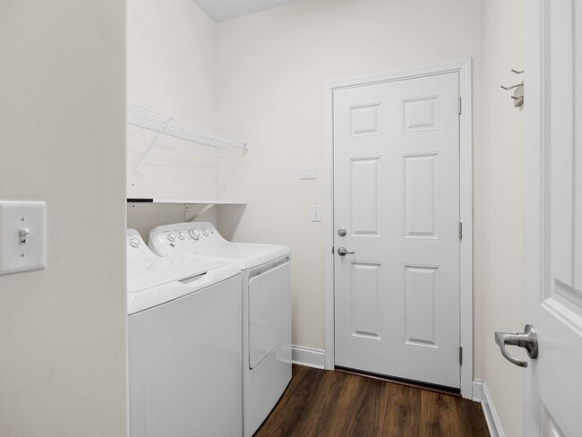 Building Photo - LUXURY RENTAL: Exquisite 4 BR, 2 BA, 2 Car...