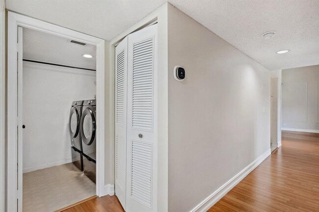 Building Photo - 13770 Oneida Dr