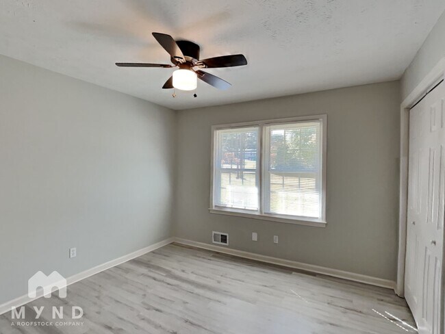 Building Photo - 944 Scoggins Rd