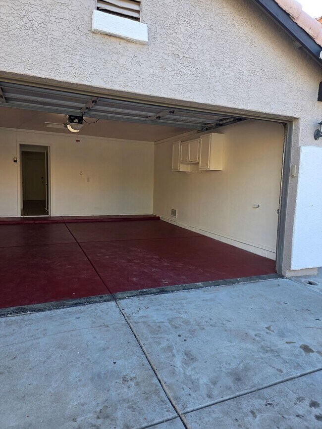 Building Photo - Beautiful 3BR 2BA Home w/ Private Pool • Pool + Covered Patio • Attached Garage in Phoenix