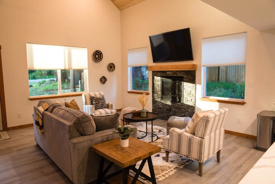 Building Photo - 231 Paradise Dr