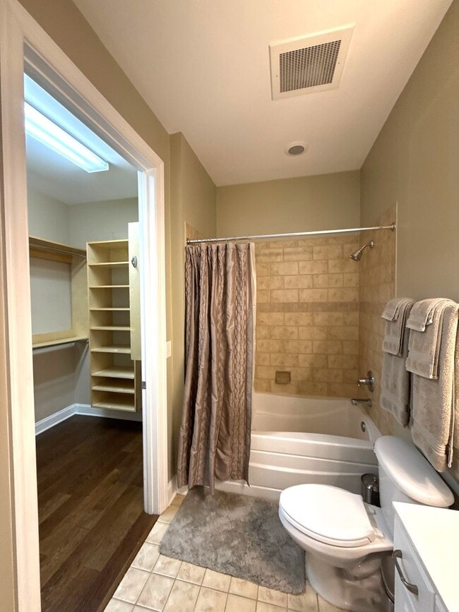 Building Photo - 230 S Tryon St