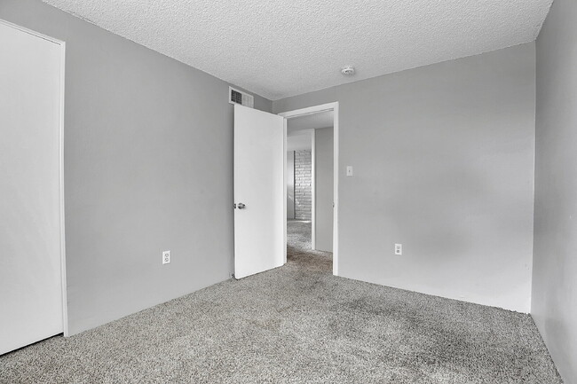 Building Photo - $1,750.00 - 3 Bedrooms, 2 Bathrooms, Condo...