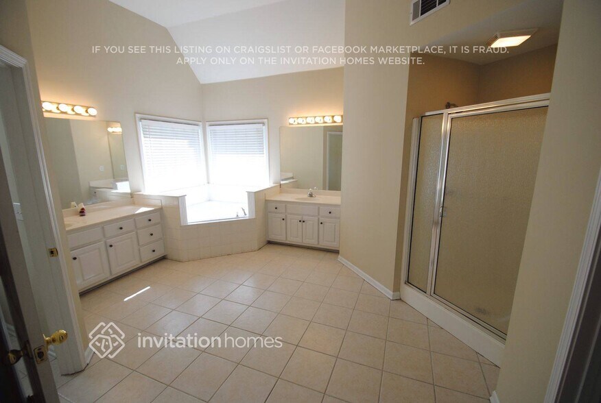 Building Photo - 1565 Woodpoint Way