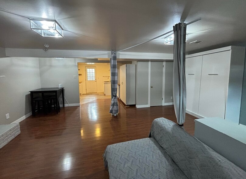 Building Photo - 2631 S Zurich Ct