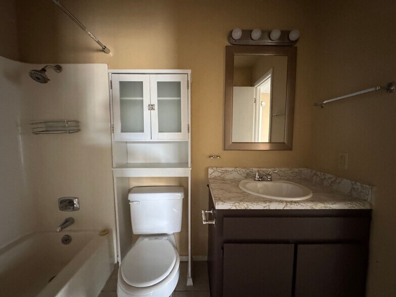 Building Photo - 1102 Covey Ln