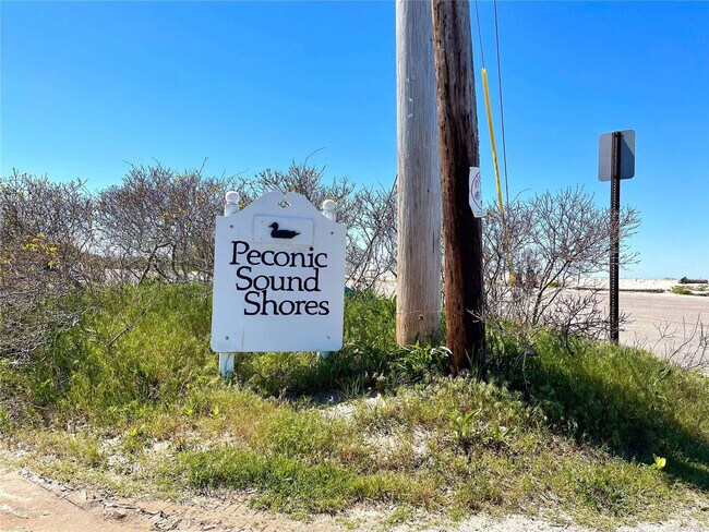 Building Photo - 415 Sound Ave