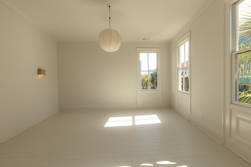 Building Photo - 82 Wentworth St